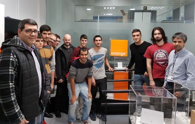 Alumnes de l'EETAC visiten les instal·lacions del Centro de Innovación d'Orange