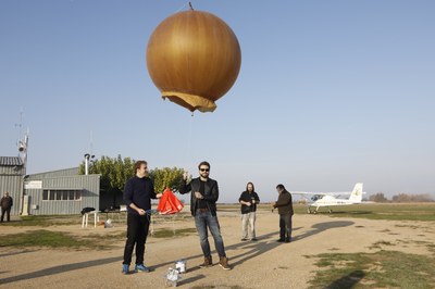 Estudiants de l'EETAC realitzen un  llançament d'una sonda meteorològica