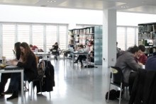 La biblioteca obre la planta 1 com aula d'estudi (29-30/10 i 5-6/11)