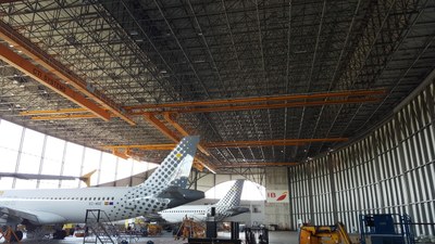 Visita dels alumnes del Grau en Enginyeria de Sistemes Aeroespacials a l'Hangar Iberia del Aeroport Barcelona El-Prat